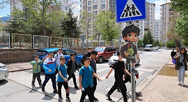 Talas’ta Okul Geçitleri Hem Sevimli Hem Güvenli