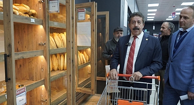 AK Parti’li Vekil Abdurrahim Fırat Halk Pazarı’nda Alışveriş Yaptı: “Hem Üretici Hem Tüketici Kazanıyor”