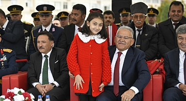 Başkan Büyükkılıç, Cumhuriyet'in 102. Yıl Coşkusuna Kayserililerle Ortak Oldu