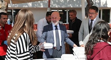 Başkan Çolakbayrakdar, Gençlerle “Kocaburger” Sohbetinde Buluştu