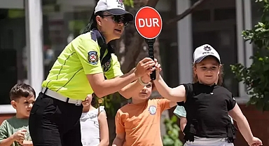 İldem Hoca Ahmet Yesevi Okulu Önünde Trafik Güvenliği Endişesi: Veliler ve Vatandaşlar Uyarıyor