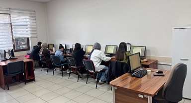 Kayseri Büyükşehir Belediyesi'nin ücretsiz KAYMEK kursları, vatandaşlardan tam not aldı