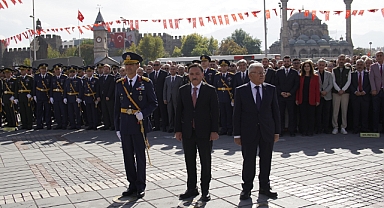 Kayseri'de Cumhuriyetin 102. Yılı Coşkusu: Atatürk Anıtı'na Çelenk Sunuldu