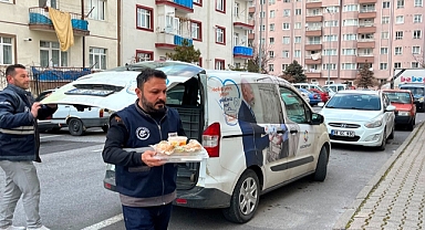 Kocasinan’da Her Gün 4 Çeşit Sıcak Yemek Evlerine Ulaşıyor