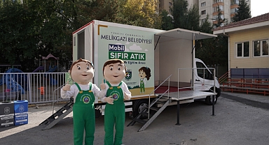 Melikgazi Belediyesi Mobil Sıfır Atık Aracıyla Çevre Bilincini Okullara Taşıyor
