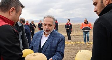 TÜRKİYE BİRİNCİSİ OLAN TALASLI ÇİFTÇİLERE BAŞKAN YALÇIN’DAN TEBRİK