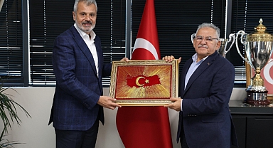 Kayseri Büyükşehir Belediye Başkanı Büyükkılıç'tan Hatay'a Destek Ziyareti