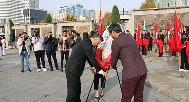 Kayseri’de 24 Kasım Öğretmenler Günü Coşkuyla Kutlandı: Atatürk Anıtına Çelenk Sunuldu