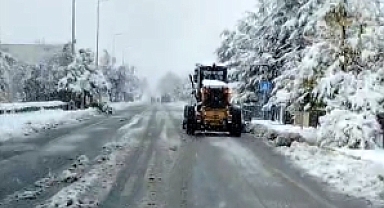 Kayseri’de Mevsimin İlk Karı Sahayı Harekete Geçirdi: 79 Araç, 160 Personel Teyakkuzda