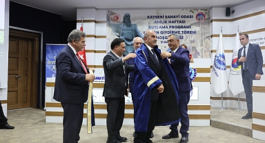 KAYSO’da Ekim Ayı Meclis Toplantısı ve “Yılın Ahisi” Töreni: Ali Rıza Güldüoğlu’na Kaftan Giydirildi