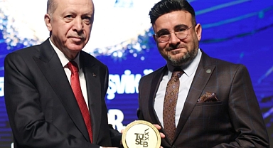 Prof. Dr. Erkan Yılmaz, TUSEB Teşvik Ödülü'nü Cumhurbaşkanı Erdoğan'dan Aldı