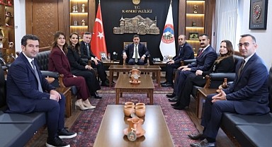 Vali Gökmen Çiçek, 24 Kasım Öğretmenler Günü’nde Öğretmenlerle Bir Araya Geldi