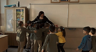 Vali Gökmen Çiçek’ten 24 Kasım Öğretmenler Günü Mesajı: “Geleceğe Umut Oluyorsunuz”