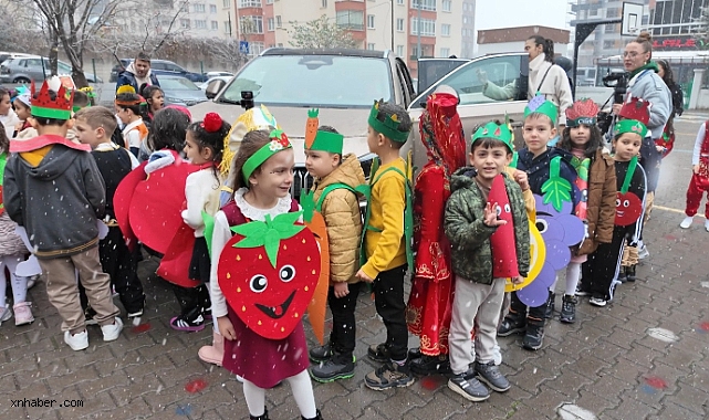 BAŞKAN BÜYÜKKILIÇ’IN TOGG’U, YERLİ MALI HAFTASI’NDA ÇOCUKLARLA BULUŞTU