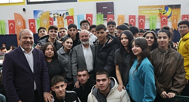 Başkan Çolakbayrakdar Gençlerle Buluştu: “Güçlü Türkiye, Donanımlı Gençlerle İnşa Edilir”