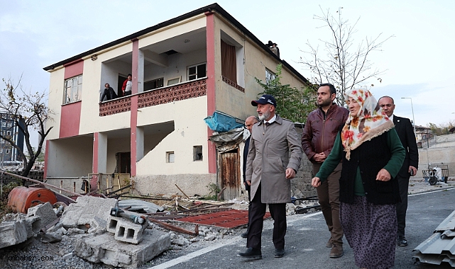 Başkan Çolakbayrakdar, Uğurevler’de Dudu Teyze’nin Hayır Duasını Aldı