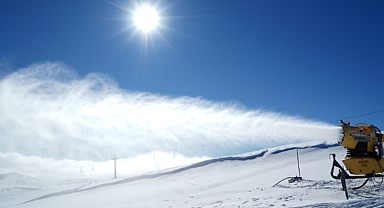 Erciyes’te Kar Garantisi: Türkiye’nin En Güçlü Yapay Karlama Sistemi Sezonu Uzatıyor