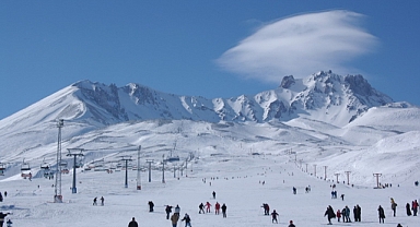 Erciyes’te Sezon Öncesi Otel Yöneticileriyle Kritik Değerlendirme Toplantısı