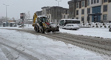 Hacılar Belediyesi Kar Yağışına Karşı Sahada: Başkan Özdoğan’dan “Kar Rahmettir” Mesajı