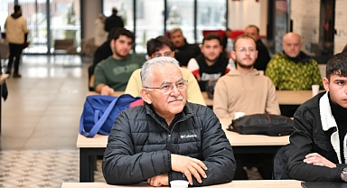 Kayseri Büyükşehir Belediye Başkanı Büyükkılıç’tan Bilişim Akademisi’ne ziyaret