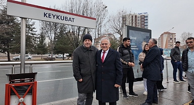 Kayseri’de Başkan Büyükkılıç Tramvayda Vatandaşlarla Sohbet Etti