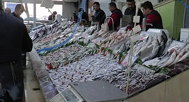 Kayseri’de Yılbaşı Öncesi Balık Tezgahlarında Yoğunluk Arttı