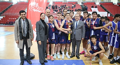 Parkede Fırtına Gibi Estiler: Erciyes Koleji Kayseri Şampiyonu Oldu