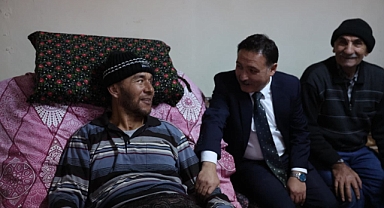 Vali Gökmen Çiçek, Mithatpaşa Mahallesi’ni Mesai Sonrası Ziyaret Etti: Esnaf ve Vatandaşla Buluştu