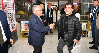 Başkan Büyükkılıç İldem’de AVM Ziyareti Yaparak Esnaf ve Vatandaşlarla Buluştu