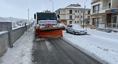İncesu’da Belediye Başkanı Mustafa İlmek’ten karla mücadele sahasında denetim