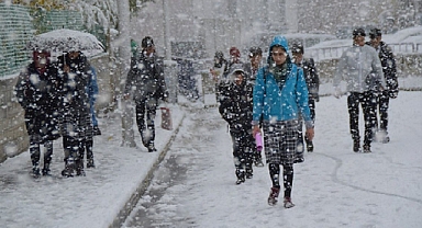 Kar yurdu esir aldı, okullar tatil edildi: İşte eğitime ara verilen iller!