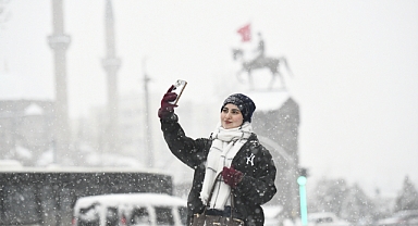 Kayseri Büyükşehir Belediyesi’nden Kış Mesaisi: 421 Personel, 156 Araç 7/24 Sahada