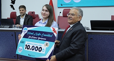 Kayseri’de Faruk Nafiz Çamlıbel Şiir Okuma Yarışması Ödülleri Sahiplerini Buldu