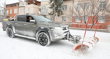 Melikgazi’de Kar Mesaisi Başladı: Ekipler Sahada, Çalışmalar 24 Saat Sürüyor