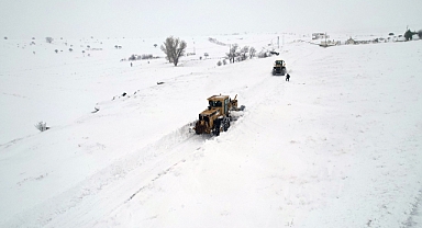 Talas’ta Kar Seferberliği: Belediye Yolları Açık Tutmak İçin Gece Gündüz Sahada