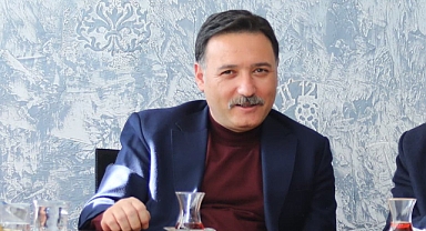 Vali Gökmen Çiçek: Gazetecilik Bir Sevda, İçine Giren Bırakamıyor