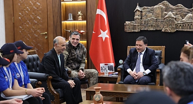 Vali Gökmen Çiçek, Türkiye Büyükler Tekvando Şampiyonu Sporcuları Kabul Etti