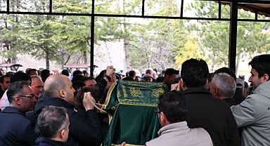 Adana’da trafik kazasında hayatını kaybeden 2 yaşındaki Mahmut, Kayseri’de son yolculuğuna uğurlandı