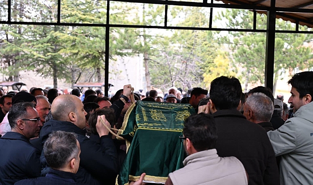 Adana’da trafik kazasında hayatını kaybeden 2 yaşındaki Mahmut, Kayseri’de son yolculuğuna uğurlandı