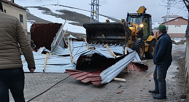 Bünyan’da Şiddetli Rüzgar Hasara Yol Açtı: Belediye Ekipleri Hızla Müdahale Etti