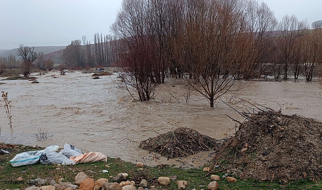 Develi’de Şiddetli Sağanak Yağış Sele Yol Açtı: Evler ve Tarım Alanları Etkilendi