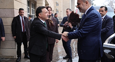 Dışişleri Bakanı Hakan Fidan, Çalışma Ziyareti Kapsamında Vali Gökmen Çiçek’i Ziyaret Etti