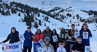 Erciyes’in Snowboardcuları Makedonya’da 13 Madalya ile Zirveye Çıktı