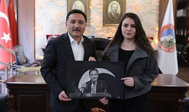 Genç Ressam Ekin Sultan Yıkılmaz’tan Vali Gökmen Çiçek’e Kara Kalem Portre