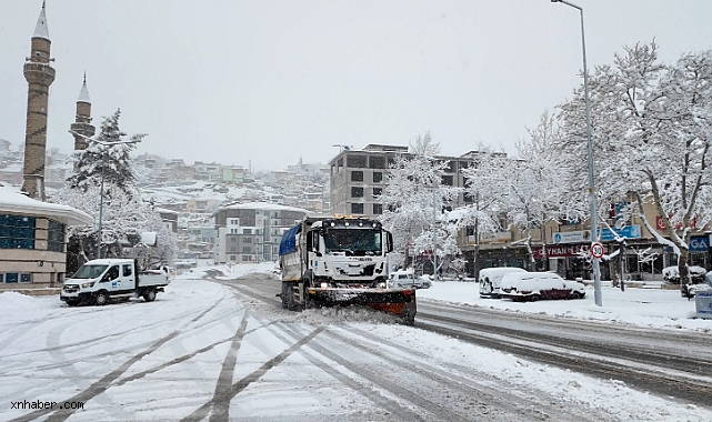 Hacılar’da Karla Mücadele Mesaisi Sürüyor: Belediyeden Sahada Yoğun Çalışma