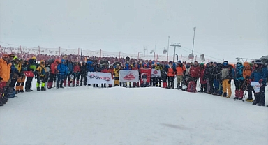 Kayseri’de 120 dağcı Erciyes’in 3 bin 600 rakımına tırmandı