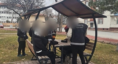 Kayseri’de Okul Çevrelerinde Geniş Kapsamlı Güvenlik Uygulaması: Binlerce Kişi ve Araç Denetlendi