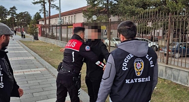 Kayseri’de Okul Önlerinde Güvenlik Uygulaması: 512 Kişi Sorgulandı, Silah ve Uyuşturucu Ele Geçirildi