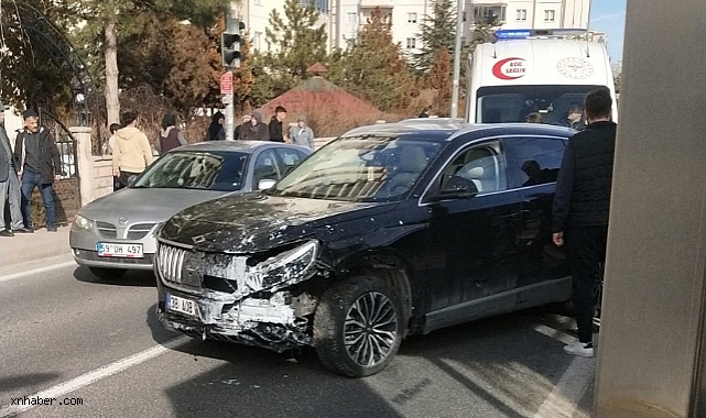 Kayseri'de Otomobil Yayalara Çarptı: 3 Kişi Yaralandı