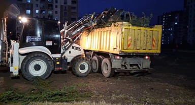 Kayseri’de Şiddetli Rüzgar Alarmı: Melikgazi Belediyesi Ekipleri Gece Boyu Sahadaydı